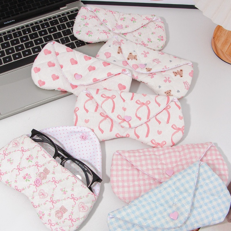 Kotak Kacamata Berbentuk Hati  - Travel Accessories Pouch For Women ulasan dan harga